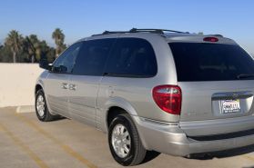 2005 CHRYSLER TOWN & COUNTRY VAN V6, 3.8 LITER TOURING MINIVAN 4D