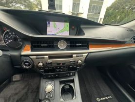 2013 LEXUS ES SEDAN 4-CYL, HYBRID, 2.5 LITER ES 300H SEDAN 4D