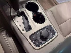 2011 JEEP GRAND CHEROKEE SUV V8, 5.7 LITER LAREDO SPORT UTILITY 4D