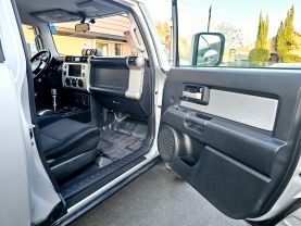 2007 TOYOTA FJ CRUISER SUV V6, 4.0 LITER SPORT UTILITY 2D
