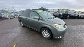 2011 TOYOTA SIENNA