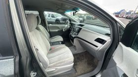 2011 TOYOTA SIENNA