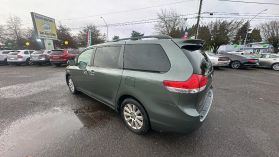 2011 TOYOTA SIENNA