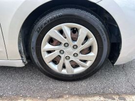 2019 Hyundai Elantra - Image 20