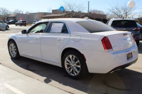 2017 Chrysler 300 - Image 3