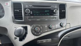 2011 TOYOTA SIENNA