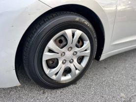 2019 Hyundai Elantra - Image 21