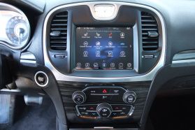 2017 Chrysler 300 - Image 7