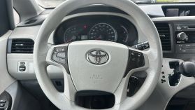 2011 TOYOTA SIENNA
