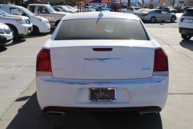 2017 Chrysler 300 - Image 15