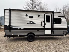 2024 JAYCO JAY FLIGHT RV - SLX at T&T Repairables - used car dealership in Spencer, Indiana.