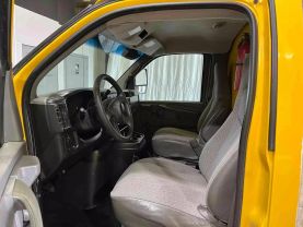 2004 GMC SAVANA CUTAWAY VAN V8, 6.0 LITER VAN CAB-CHASSIS 2D