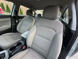 2019 Hyundai Elantra - Image 8