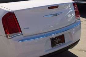 2017 Chrysler 300 - Image 16
