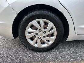 2019 Hyundai Elantra - Image 18