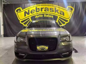 2019 CHRYSLER 300 SEDAN V8, HEMI, 5.7 LITER 300S SEDAN 4D