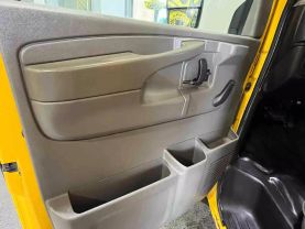 2004 GMC SAVANA CUTAWAY VAN V8, 6.0 LITER VAN CAB-CHASSIS 2D