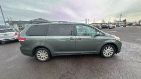 2011 TOYOTA SIENNA
