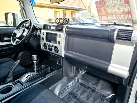 2007 TOYOTA FJ CRUISER SUV V6, 4.0 LITER SPORT UTILITY 2D