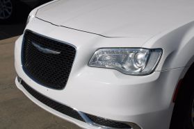 2017 Chrysler 300 - Image 17
