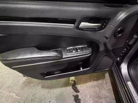 2019 CHRYSLER 300 SEDAN V8, HEMI, 5.7 LITER 300S SEDAN 4D