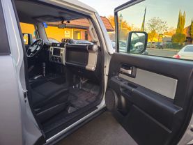 2007 TOYOTA FJ CRUISER SUV V6, 4.0 LITER SPORT UTILITY 2D