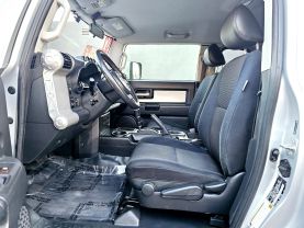 2007 TOYOTA FJ CRUISER SUV V6, 4.0 LITER SPORT UTILITY 2D