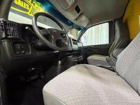2004 GMC SAVANA CUTAWAY VAN V8, 6.0 LITER VAN CAB-CHASSIS 2D