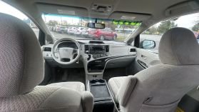 2011 TOYOTA SIENNA