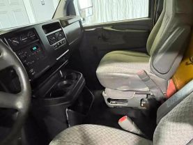 2004 GMC SAVANA CUTAWAY VAN V8, 6.0 LITER VAN CAB-CHASSIS 2D