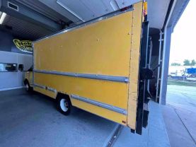 2004 GMC SAVANA CUTAWAY VAN V8, 6.0 LITER VAN CAB-CHASSIS 2D
