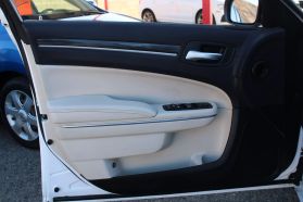 2017 Chrysler 300 - Image 19
