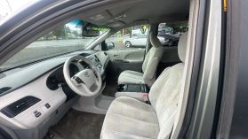 2011 TOYOTA SIENNA