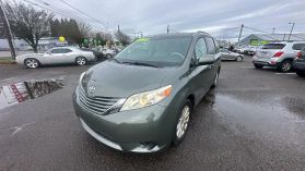 2011 TOYOTA SIENNA