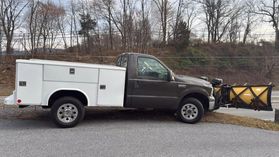 2006 Ford F250 Super Duty Regular Cab Xl 8 Ft Utility 4x4 W/ Plow - Image 1