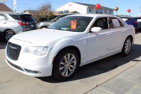 2017 Chrysler 300 - Image 4