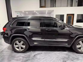 2011 JEEP GRAND CHEROKEE SUV V8, 5.7 LITER LAREDO SPORT UTILITY 4D
