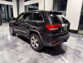 2011 JEEP GRAND CHEROKEE SUV V8, 5.7 LITER LAREDO SPORT UTILITY 4D