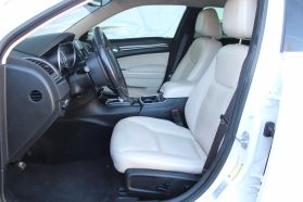 2017 Chrysler 300 - Image 5