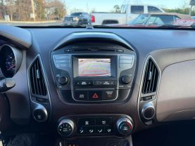 2015 HYUNDAI TUCSON SUV 4-CYL, PZEV, 2.4 LITER SE SPORT UTILITY 4D
