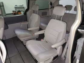 2010 Chrysler Town & Country - - Image 20