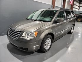 2010 Chrysler Town & Country - - Image 8