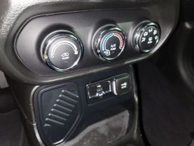 2016 Jeep Renegade - - Image 37