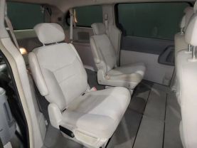 2010 Chrysler Town & Country - - Image 30