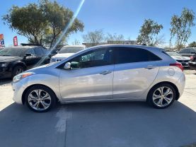 2013 Hyundai Elantra - Image 2