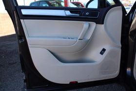 2016 Volkswagen Touareg - Image 19