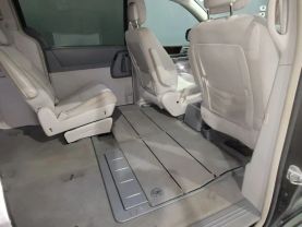 2010 Chrysler Town & Country - - Image 28
