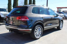 2016 Volkswagen Touareg - Image 2