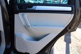 2016 Volkswagen Touareg - Image 23