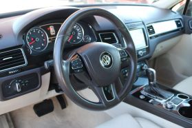 2016 Volkswagen Touareg - Image 6